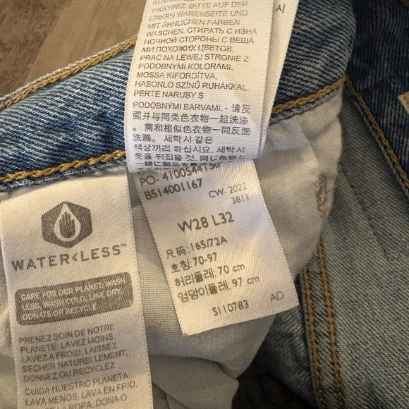 Levi’s Women’s 501 Distressed Jeans - Picture 9 of 9